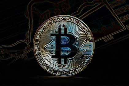 Bitcoin Pasiekia 87000 USD: Analitikų Prognozės ir Poveikis Rinkai